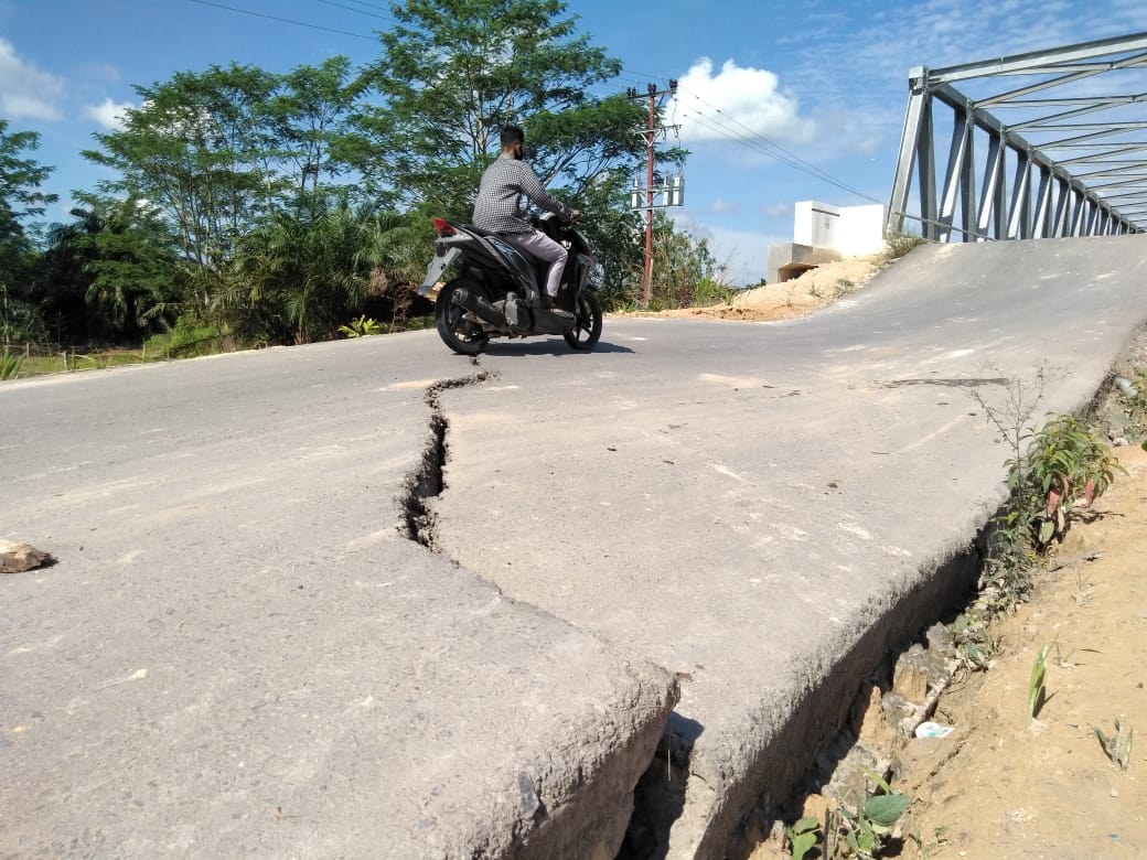 Belum Lama Dibangun, Jembatan Sugeng Membahayakan Pengendara Belum Lama Dibangun, Jembatan Sugeng Membahayakan Pengendara
