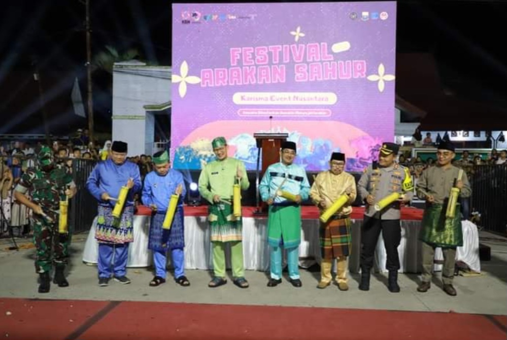 Hadiri Pembukaan Festival Arakan Sahur, Ketua DPRD Tanjab Barat Berharap Tradisi Arakan Sahur Lebih di Kenal Secara Luas Hadiri Pembukaan Festival Arakan Sahur, Ketua DPRD Tanjab Barat Berharap Tradisi Arakan Sahur Lebih di Kenal Secara Luas