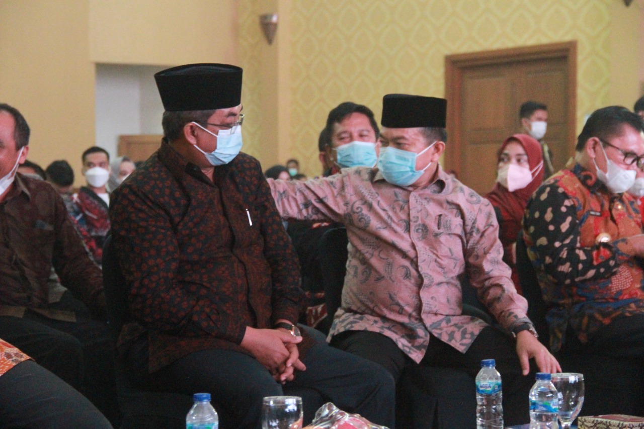 Didampingi Ketua TP-PKK, Bupati Tanjabbar Hadiri Pemilihan Bujang Gadis Jambi 2021