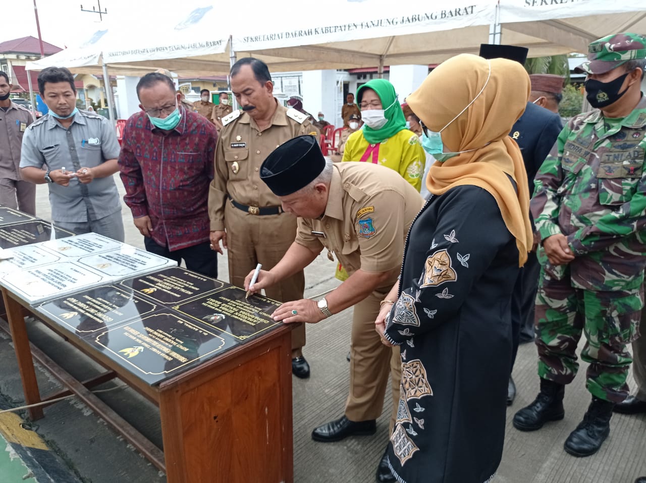 Pemkab Tanjabbar Resmikan Puluhan Pembangunan Fisik Tahap ll