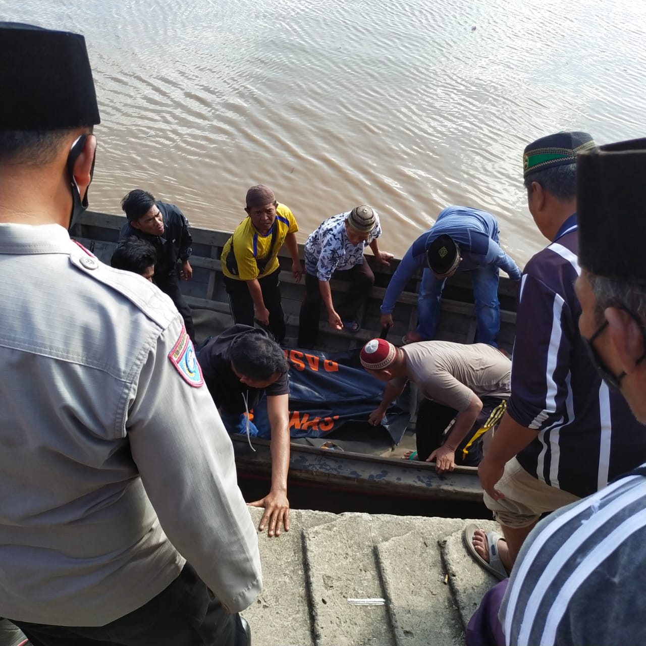 Dua Korban Tenggelam di Sungai Pengabuan di Temukan Meninggal Dunia 