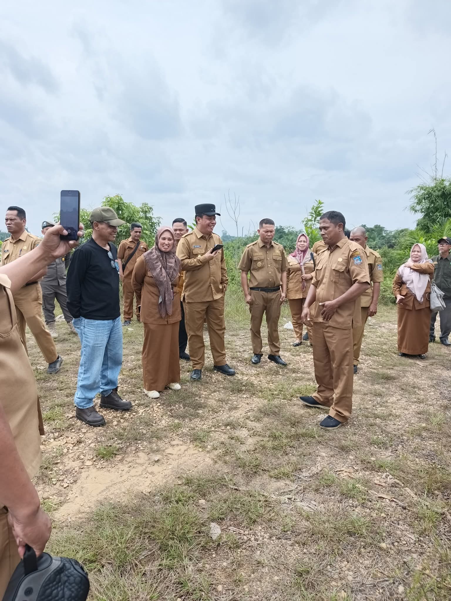 Wabup Tinjau Lokasi Rencana Pembangunan TPST di Kecamatan Merlung